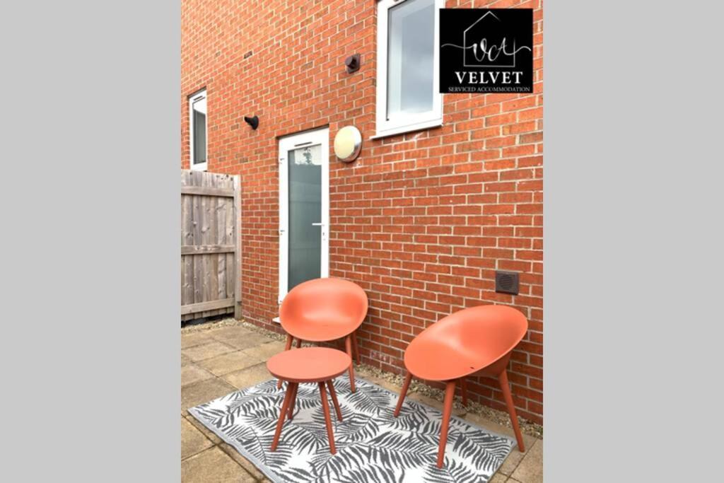 ✪ Leisure/business ✪ 1 Bedroom , Free Parking Apartment Swansea